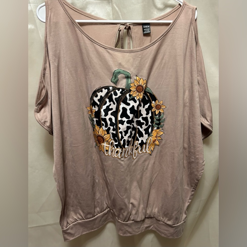 Sale!!Fall pumpkin and sunflower 🌻 print. New and very cute! Perfect for fall